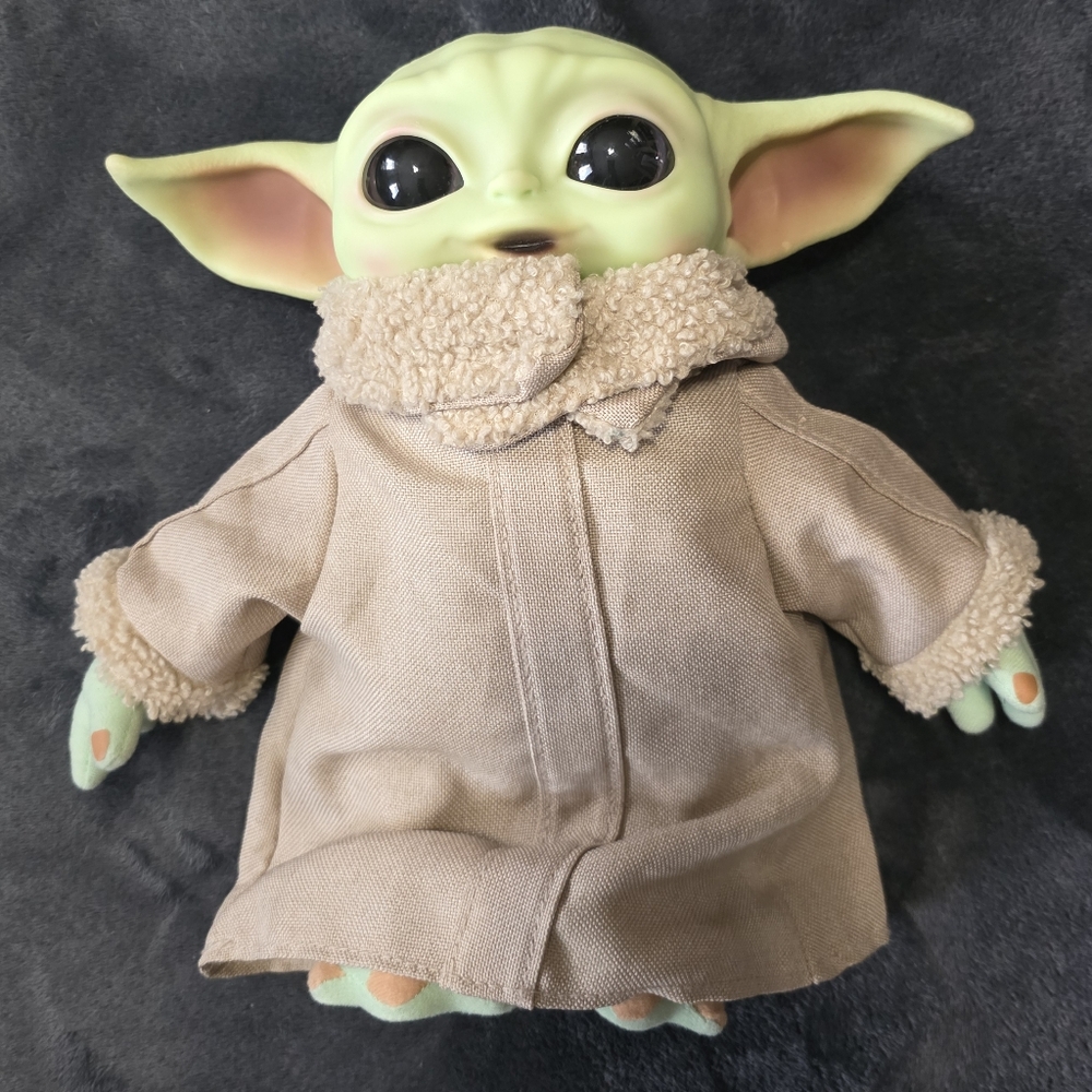 Star‎ Wars Green Yoda Plush with Tan Coat